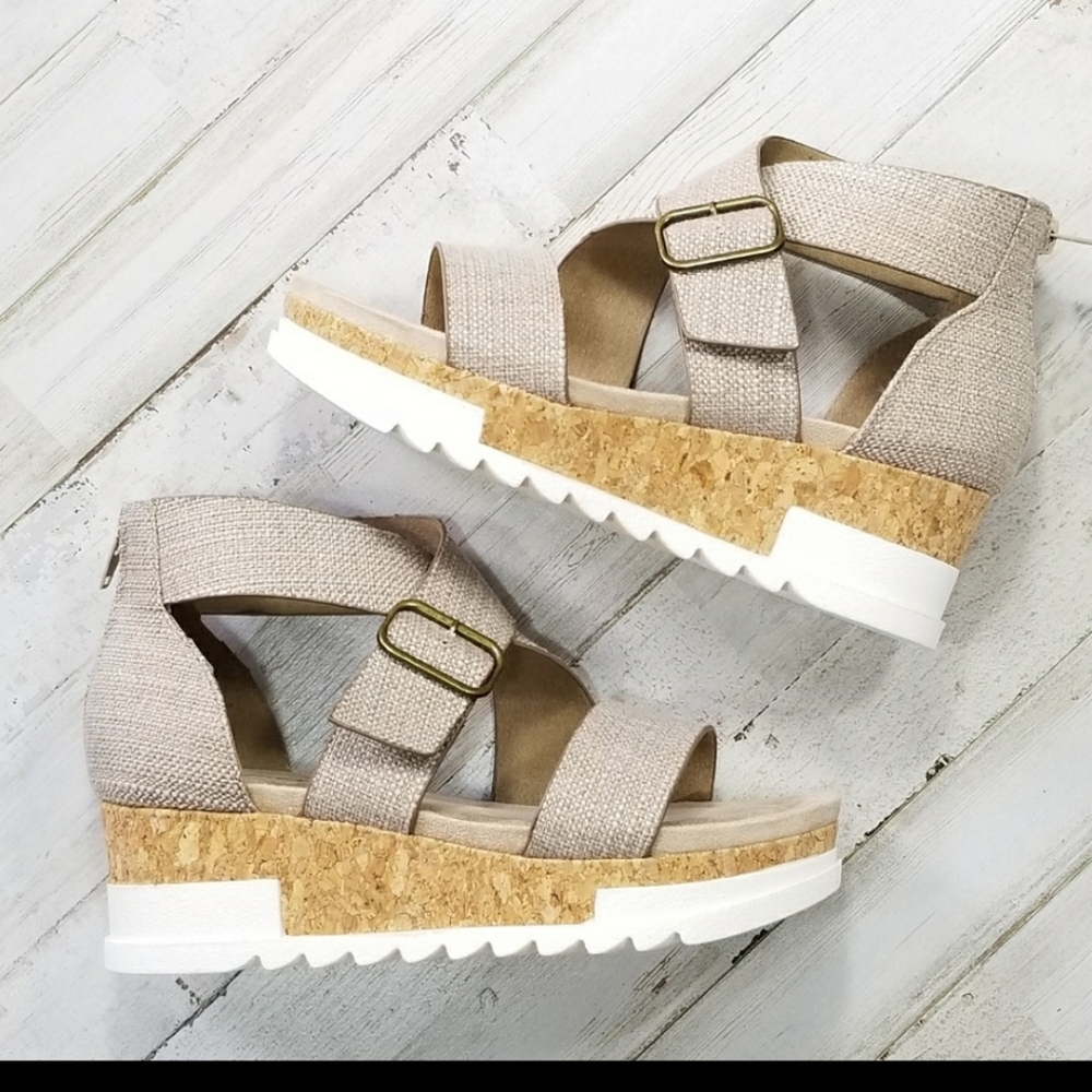 NEW! PIERRE DUMAS DRAKE PLATFORM STRAPPY SANDALS 11 LUG SOLES - Picture 1 of 7